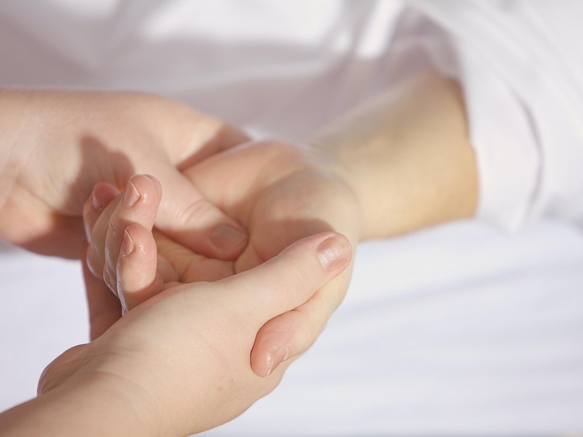Massage des mains et des paumes
